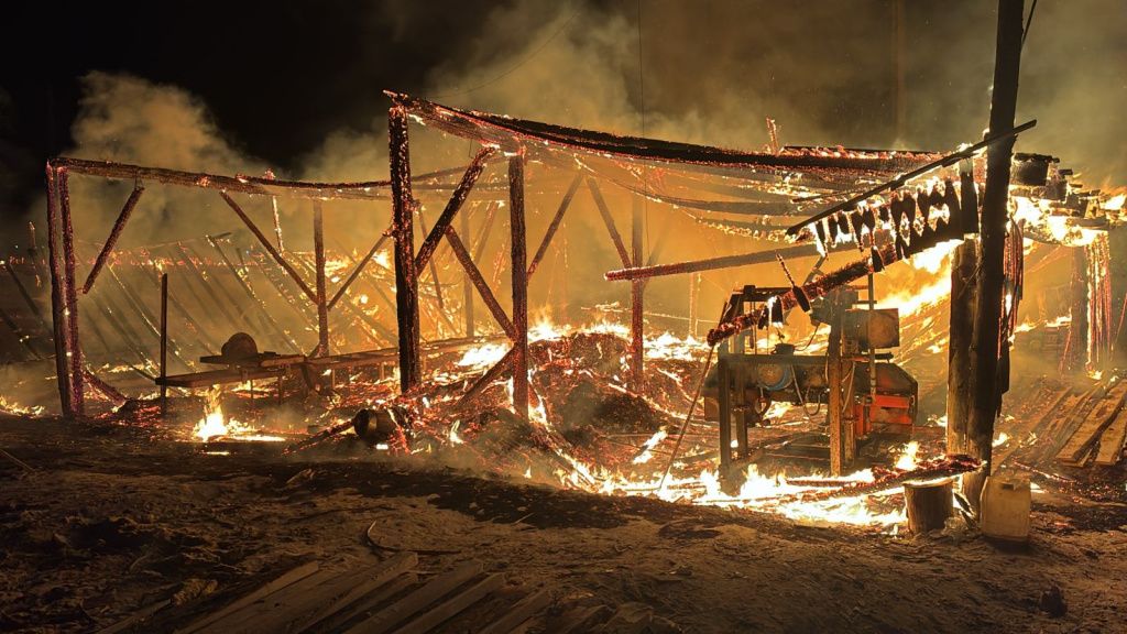 Пожар на пилораме произошел 4 ноября. Фото предоставлено 56-й ПСЧ