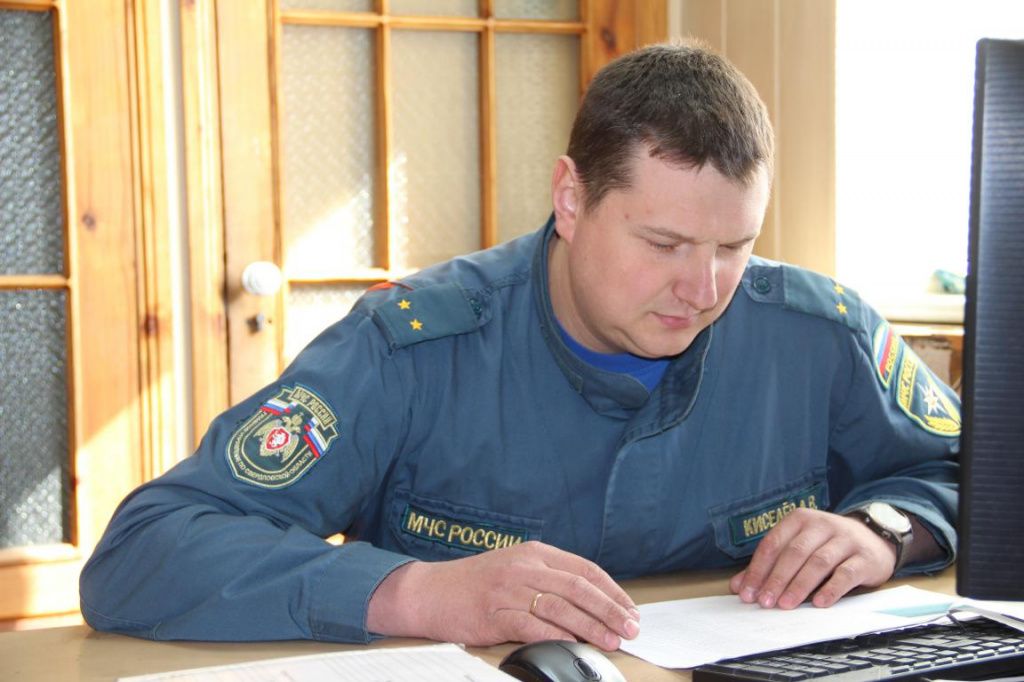 Начальник караула Алексей Киселев служит в пожарной охране 14 лет. Фото: Анна Куприянова, "Глобус"