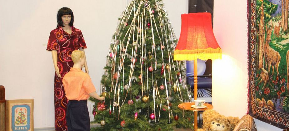 В Серовском историческом музее работает новогодняя выставка “Волшебство двенадцати ударов”