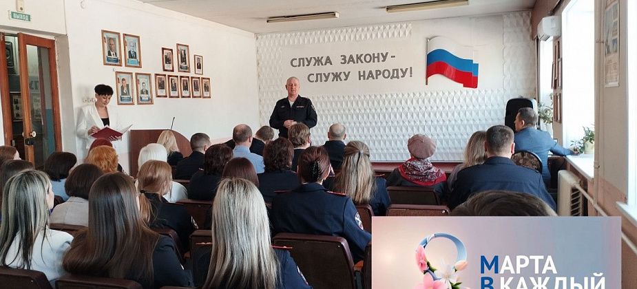 В Серове наградили женщин-полицейских