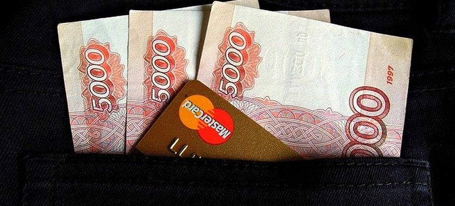 ВЦИОМ: 43% россиян не хватает денег до зарплаты