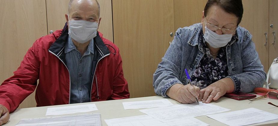 Серовчане семьями подписываются за прямые выборы мэров