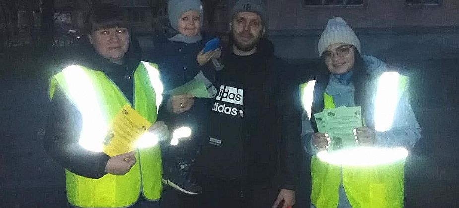 "Родительский патруль" провел в Серове акцию "Засветись на дороге"