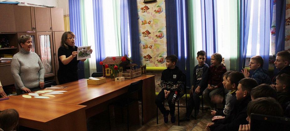Сотрудники полиции совместно с ветеранами и членами Общественного совета накануне летних каникул проводят с юными серовчанами уроки безопасности 