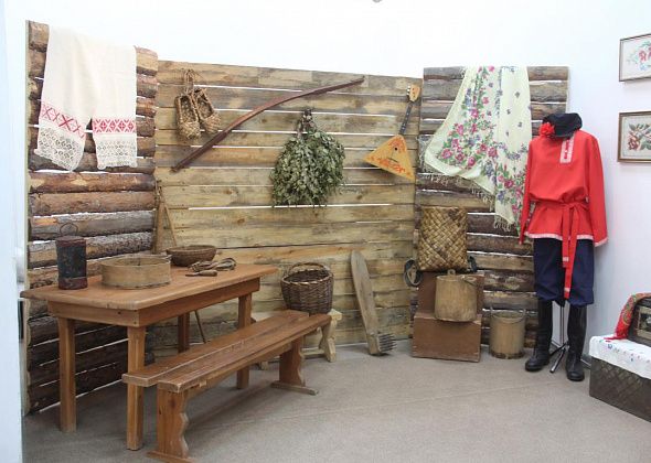 Узбекская тюбетейка, мансийская нэмта, белорусский рушник. В музее открылась выставка, посвященная народам России