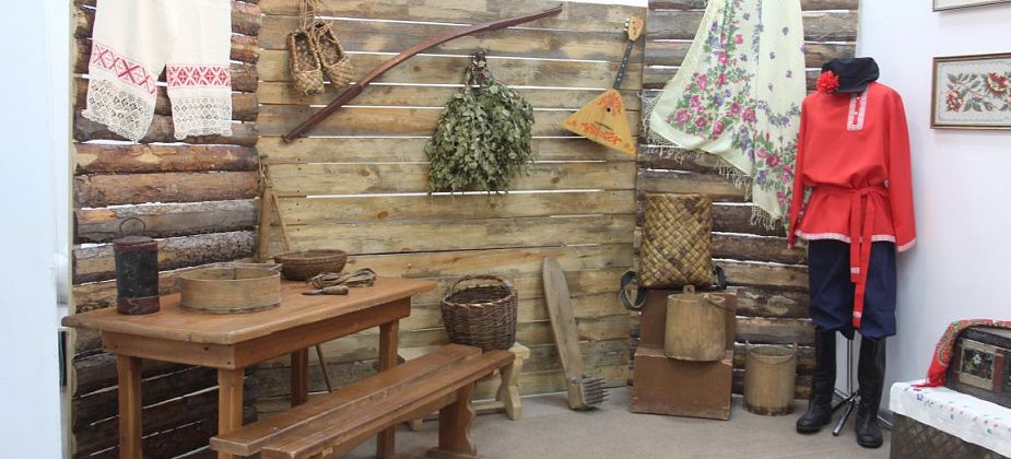 Узбекская тюбетейка, мансийская нэмта, белорусский рушник. В музее открылась выставка, посвященная народам России