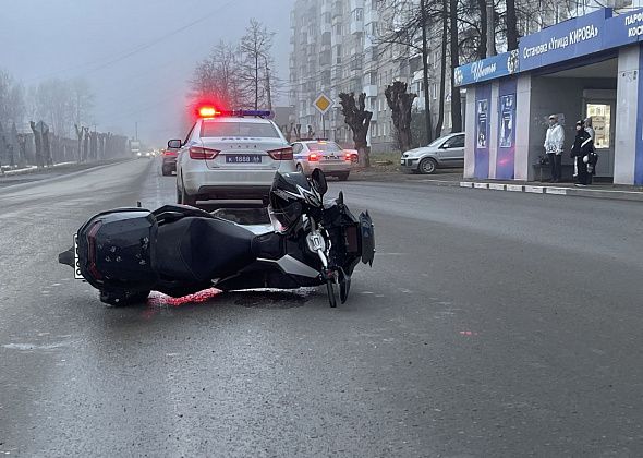 На улице Кирова в Серове произошло ДТП с мотоциклистом