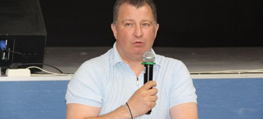 “Для меня самая главная ценность – вы, жители”. Глава встретился с серовчанами из дома по Зеленой