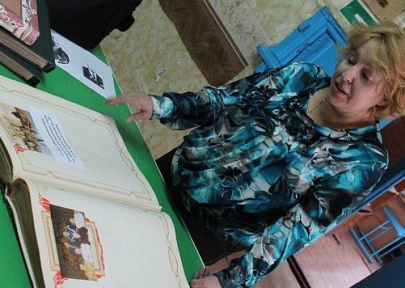 Электромонтер и завклубом получат Почетные грамоты главы Серова