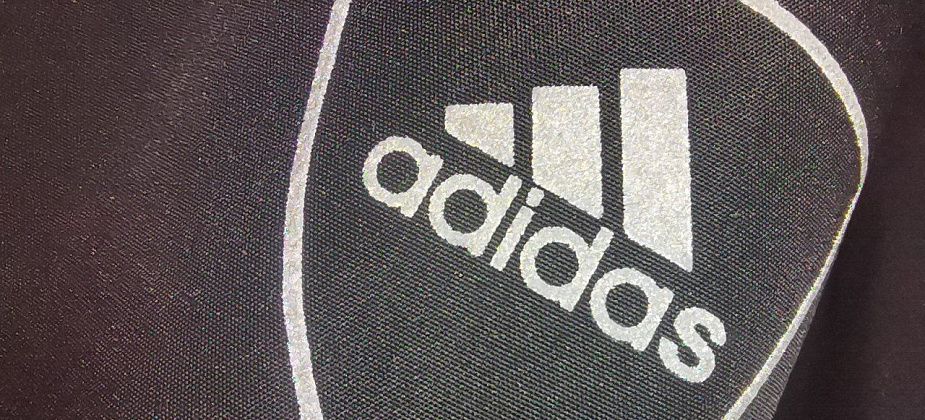 В Серове предпринимателя оштрафовали за незаконную продажу товаров с логотипом «Adidas»