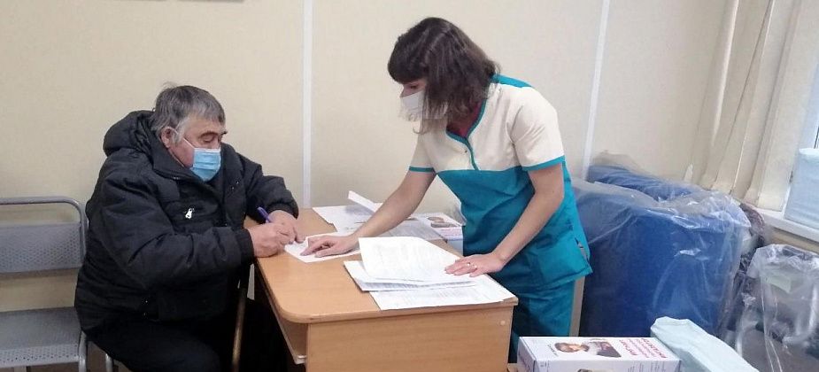 Серовская городская больница обеспечила паллиативных пациентов матрацами, ходунками, ингаляторами 