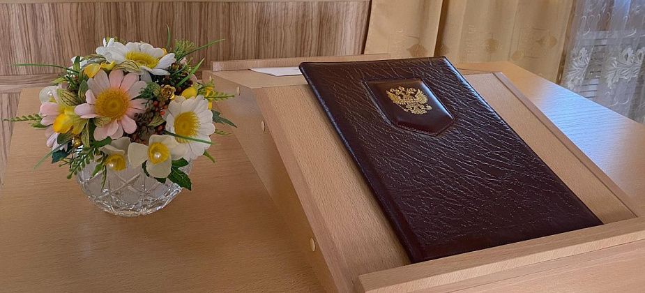 Девять пар из Серова и Серовского района отметят знаками «Совет да любовь»