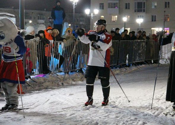 Священник, зайка Лиза, лыжник в хоккейной форме и 33 спортсмена участвовали в "Спринте на Преображенской"