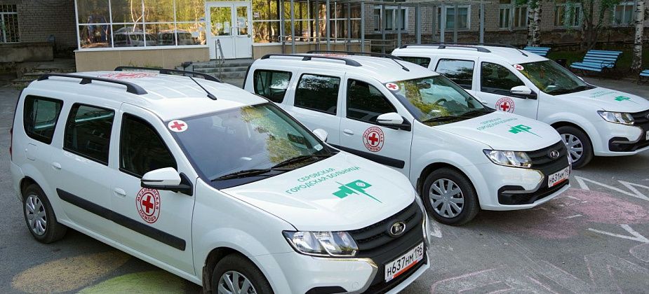 Серовские медики получили три новых автомобиля Lada Largus