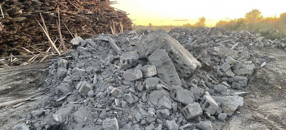 Прокуратура проводит проверку по публикации «Глобуса» о свалке строительного мусора у реки Каквы