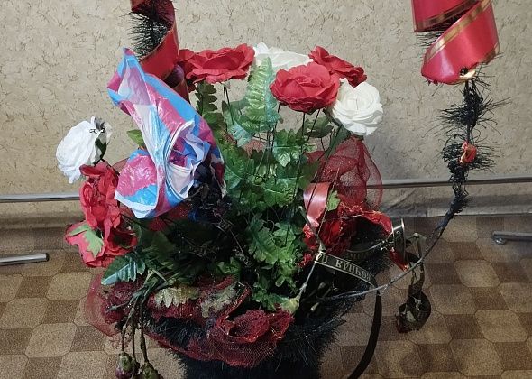 Серовчанке, потушившей «Вечный огонь» поминальной корзиной, грозит до 3 лет лишения свободы