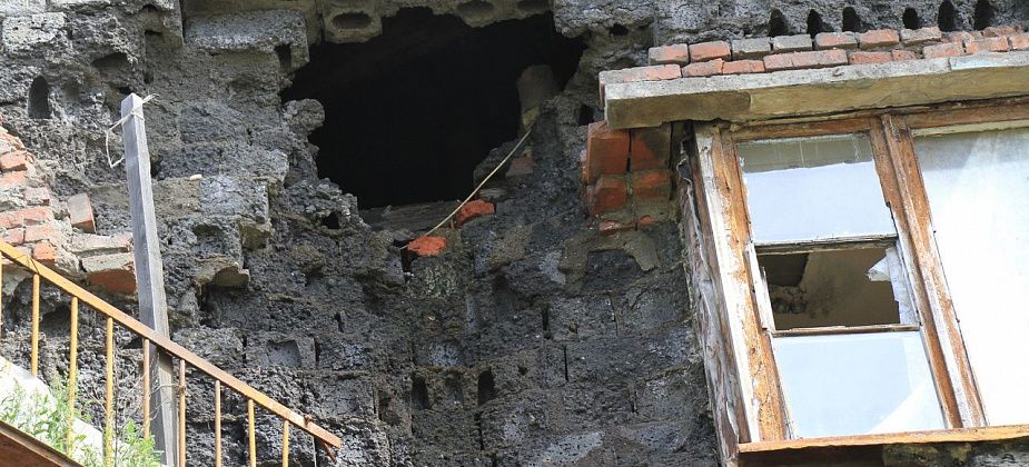 "Угрожает жизни и здоровью граждан". Администрация Серова прокомментировала расселение дома по Пристанционной