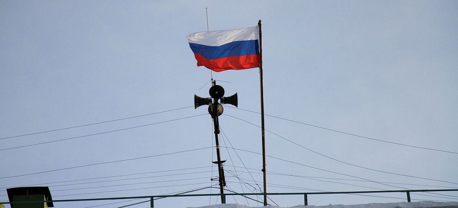 Администрация Серова закупает флаги России на 38 тысяч рублей