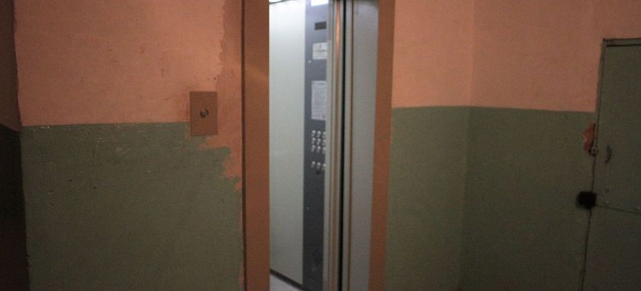 Серовские коммунальщики организовали дезинфекцию подъездов