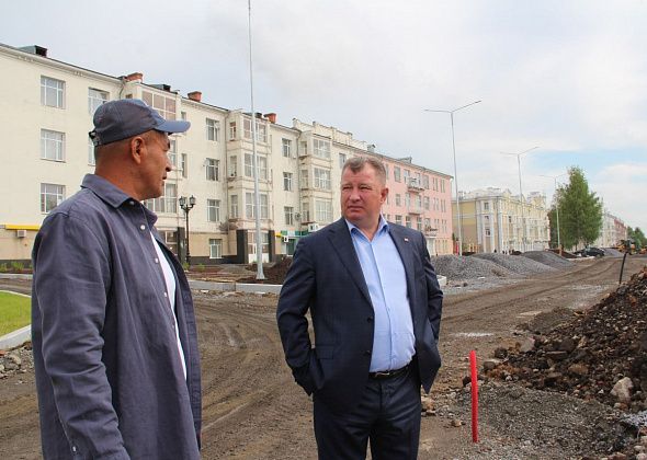 “Хотелось, чтобы все подрядчики выполняли работы в графике”. Глава Серова провел еженедельный объезд стройплощадок города