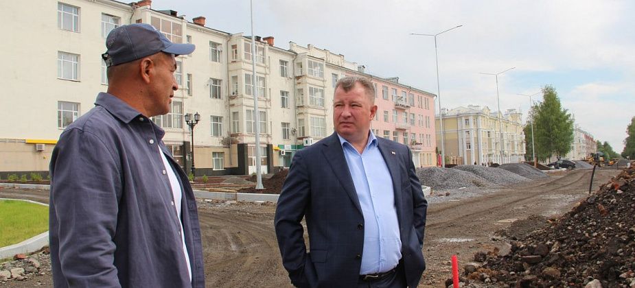 “Хотелось, чтобы все подрядчики выполняли работы в графике”. Глава Серова провел еженедельный объезд стройплощадок города