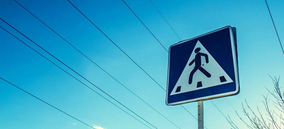 Серовчанка, дочку которой едва не сбил автомобиль, через соцсети нашла свидетеля инцидента