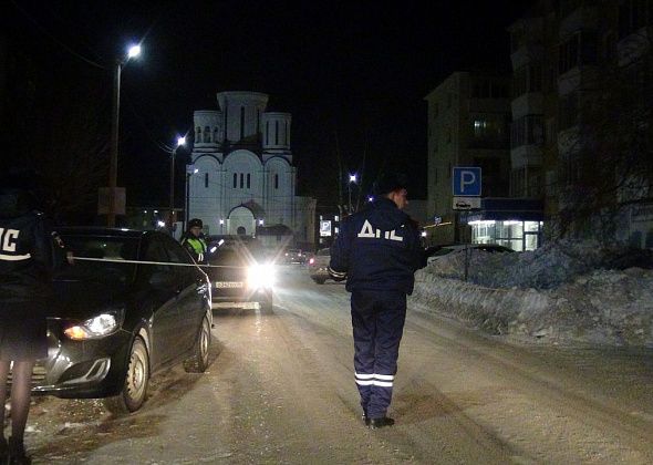 В Серове под колеса автомобиля попала девочка