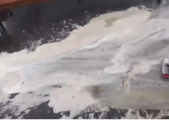 Юные серовчане, набедокурившие в сквере ДКМ, прибрались за собой – отмыли сцену и асфальт