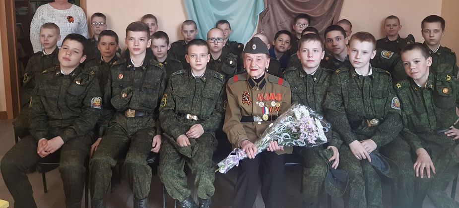 Ветеран рассказала серовским кадетам о службе в госпитале 