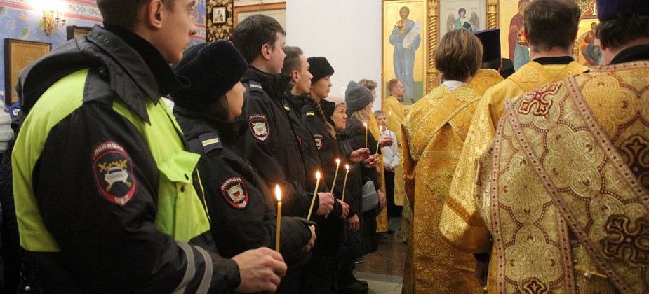 В Серове прошла панихида по сотрудникам органов внутренних дел, погибшим при исполнении служебного долга