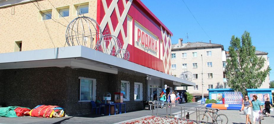 "Родина" ищет подрядчика, который отремонтирует цоколь и главное крыльцо серовского кинотеатра