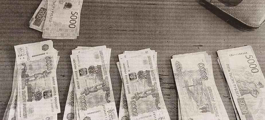 Работники магазина в Серове спасли женщину от мошенников