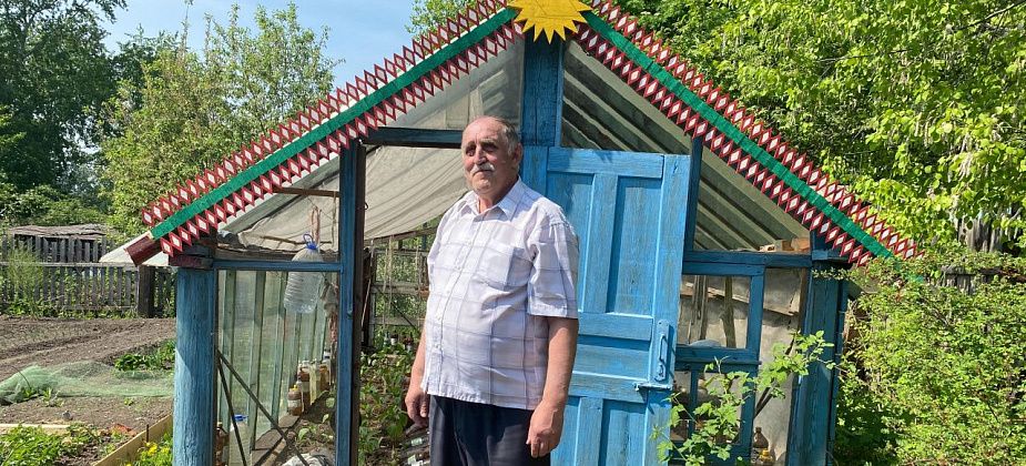 Пингвины-охранники, гномики и солнце над теплицей. Бывший начальник станции Серов увлекся резьбой по дереву