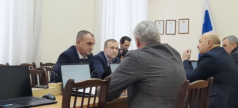 "У нас что, кризис в этой сфере приближается?". В Думе Серова обсудили проблемы пассажирских автобусов