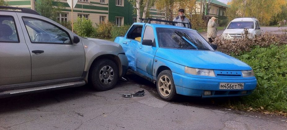 В Серове на улице Февральской революции произошло ДТП