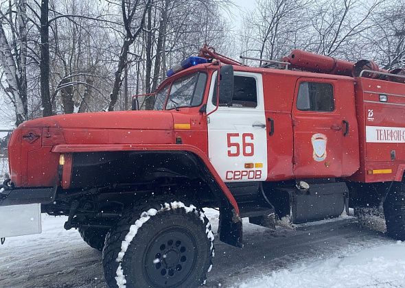 В выходные в Серове горели садовый домик и легковой автомобиль