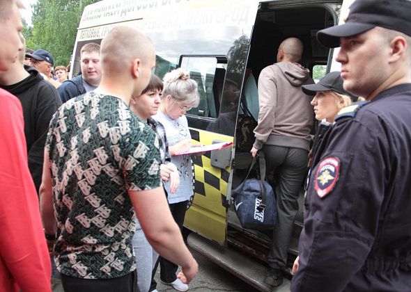 28 призывников отправили на службу в армию из Серова