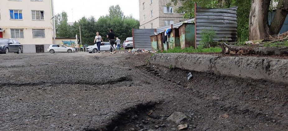 Написал мэру и председателю Думы Серова. Попросил обустроить современные детские площадки