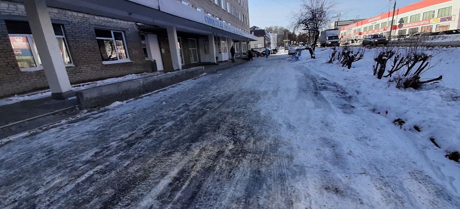Жители Серова жалуются на гололед. "Серовавтодор" проводит работы