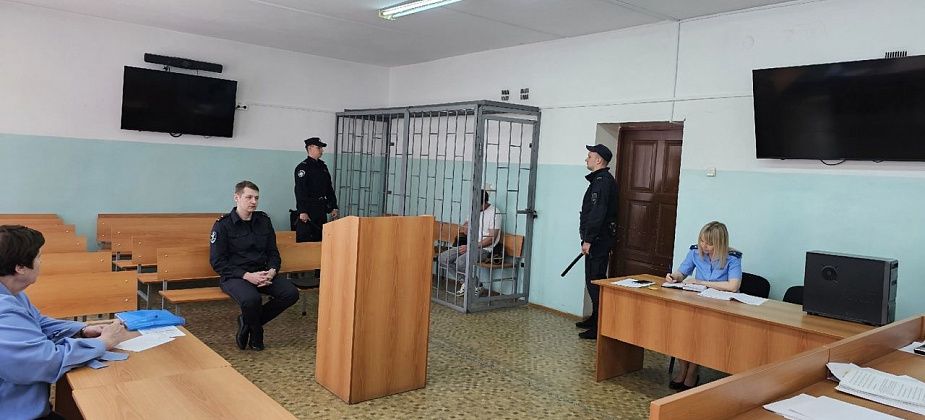 Суд арестовал на время следствия серовчанина, который с ножом напал на табачный киоск