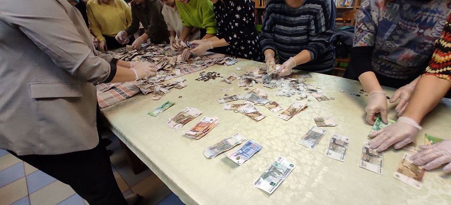 В Серове вскрыли ледяную копилку, в которую горожане жертвовали средства на реабилитацию Мирослава Ступакова