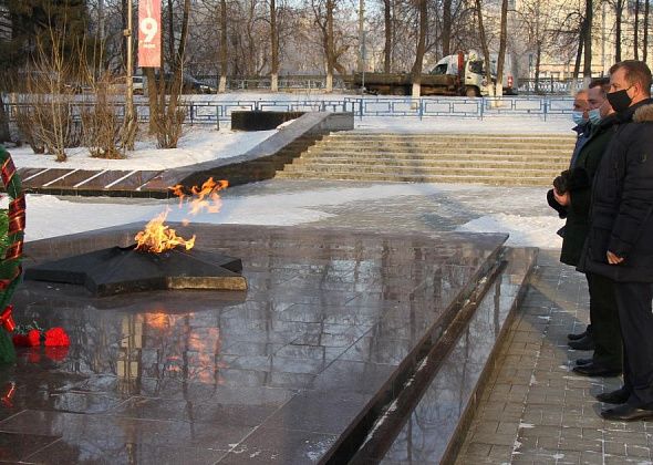 Глава Серова не разрешил коммунистам централизованно возложить цветы к «Вечному огню» 23 февраля