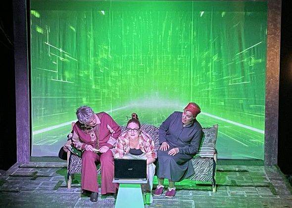 Репертуар Серовского театра драмы пополнился драмеди "В конце будет зима"