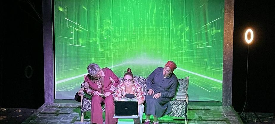 Репертуар Серовского театра драмы пополнился драмеди "В конце будет зима"