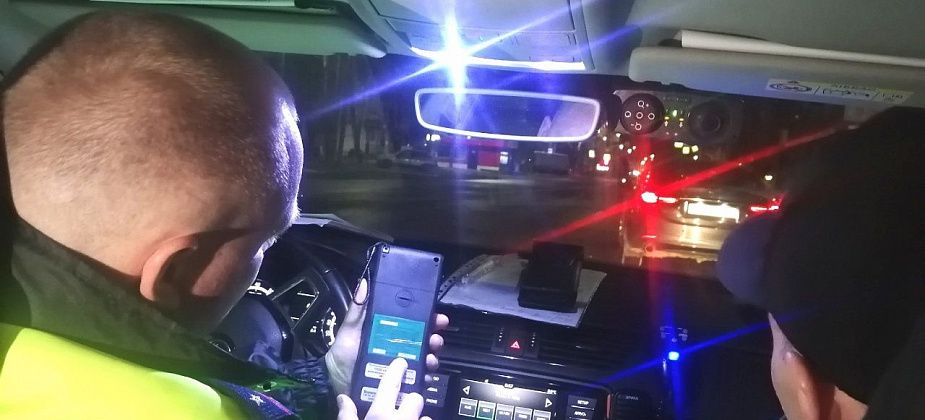 Гость Серова из Североуральска выпил пол-литра виски, сел за руль и попался ГАИ