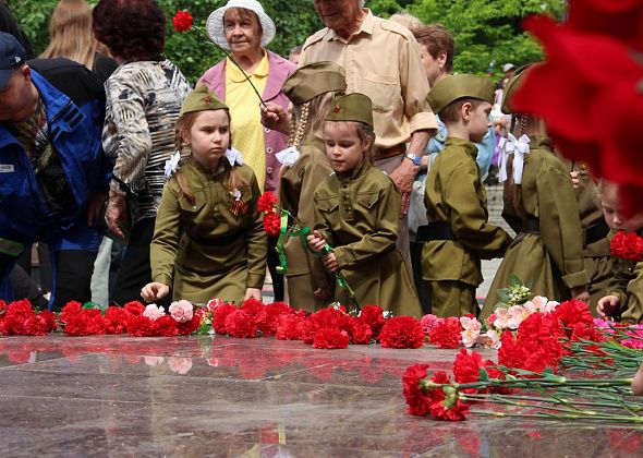 “Пусть мир на нашей земле будет нерушимым”. В 85-ю годовщину начала ВОВ в Серове прошел митинг