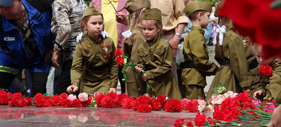 “Пусть мир на нашей земле будет нерушимым”. В 85-ю годовщину начала ВОВ в Серове прошел митинг