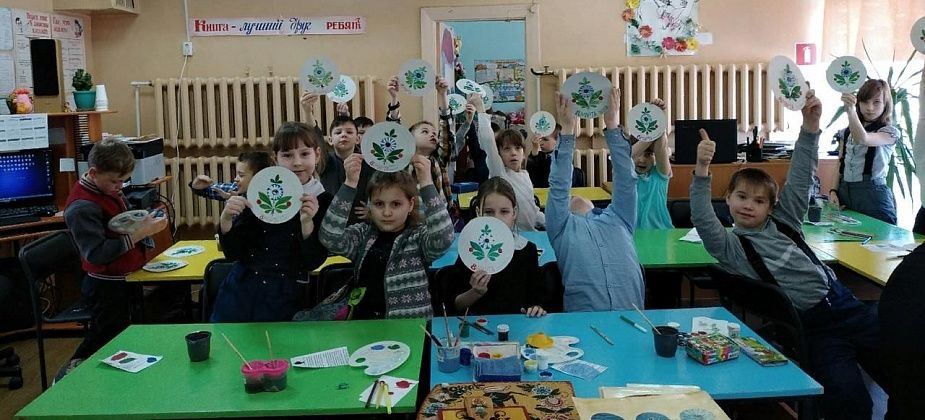 Юных серовчан учили городецкой росписи