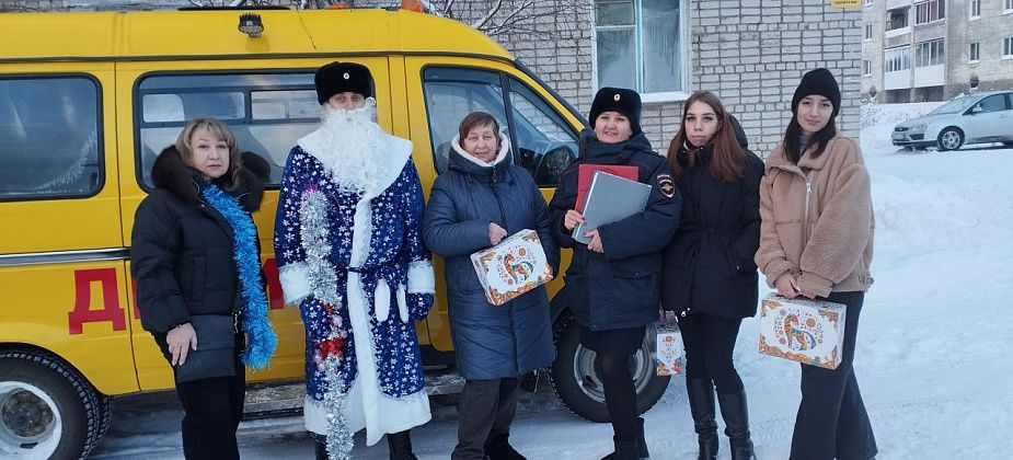 В Серове прошел «Рождественский» рейд. Дед Мороз в погонах пришел в 68 семей