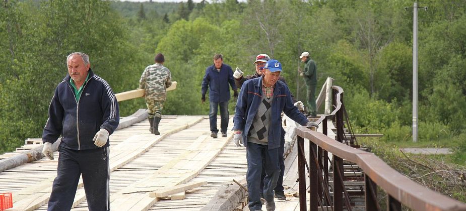 Окончание ремонта моста через Какву серовчане отметили шампанским